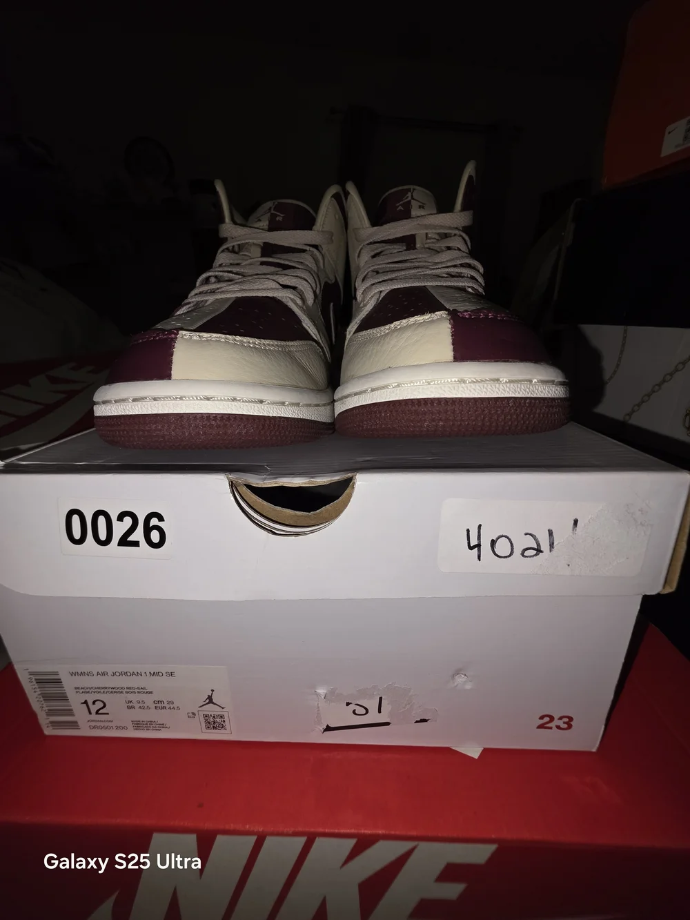 Wmns/Mens Air Jordan 1Mid SE Burgundy & Cream. New In Box 10.5M/12W. MFRP:$225